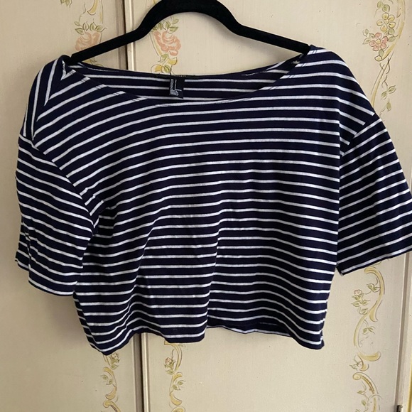 Forever 21 navy and white striped cropped tshirt. - Picture 1 of 2